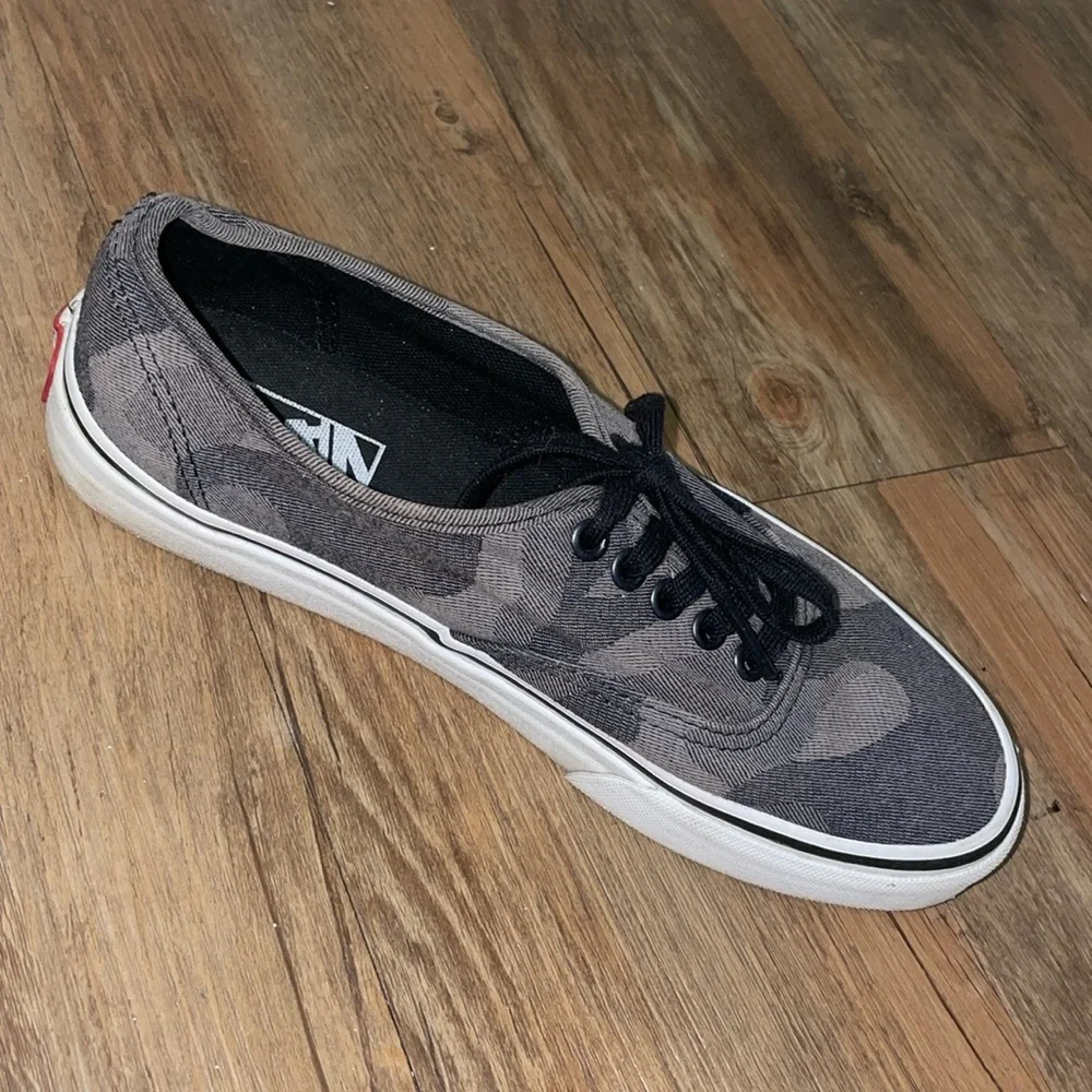 Vans | Limited Edition Authentic Sneaker (camo)